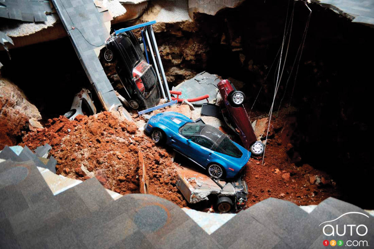 Il Corvette Museum apre la mostra sull’incidente avvenuto 10 anni fa